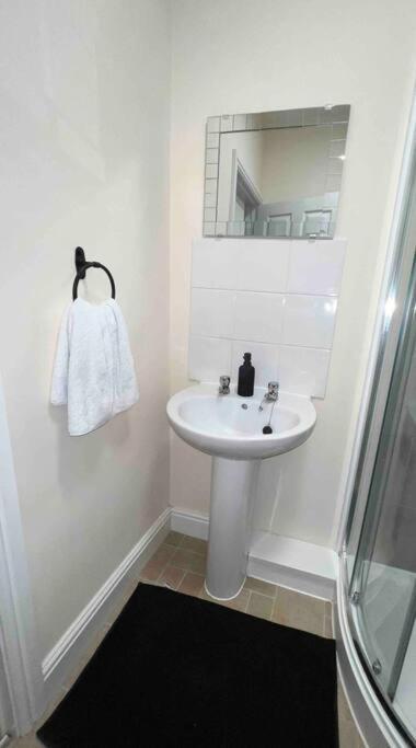 2 Bedroom Apartment With Balcony Оксфорд Экстерьер фото