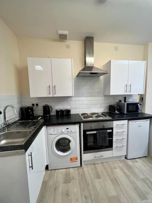2 Bedroom Apartment With Balcony Оксфорд Экстерьер фото