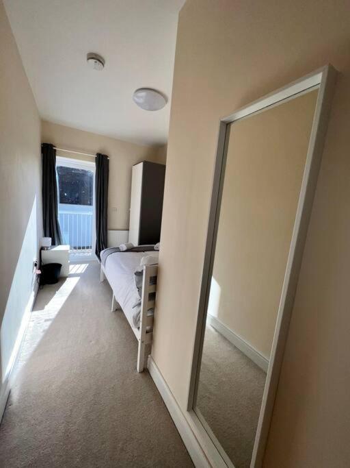 2 Bedroom Apartment With Balcony Оксфорд Экстерьер фото